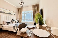 Cosmos Living Work-Friendly Studio Metro Access