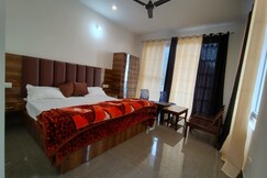 Shiva Dhuru Guest House & Cafe