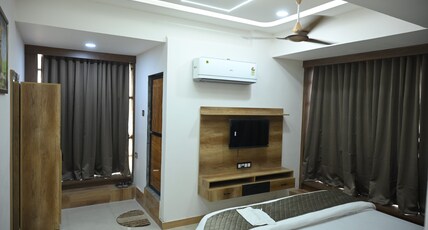 Hotel The Grand Heritage, Junagadh Room Type - King Bed Retreat with City View