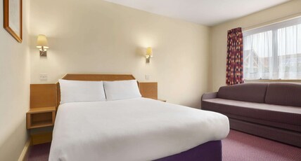 Days Inn by Wyndham Sevenoaks Clacket Lane Room Type - 1 Double Bed, Sofa Pullout, Non-Smoking Days Inn by Wyndham Sevenoaks Clacket Lane Room Type - 1 Double Bed, Sofa Pullout, Non-Smoking