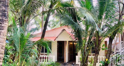 Chique Shanti Resort Room Type - Garden view cottage with Bathtub