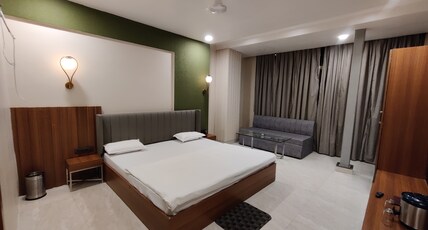 Hotel Utkarsh Pachmarhi Room Type - Premium Suite Ac or Heater with sofa cum bed