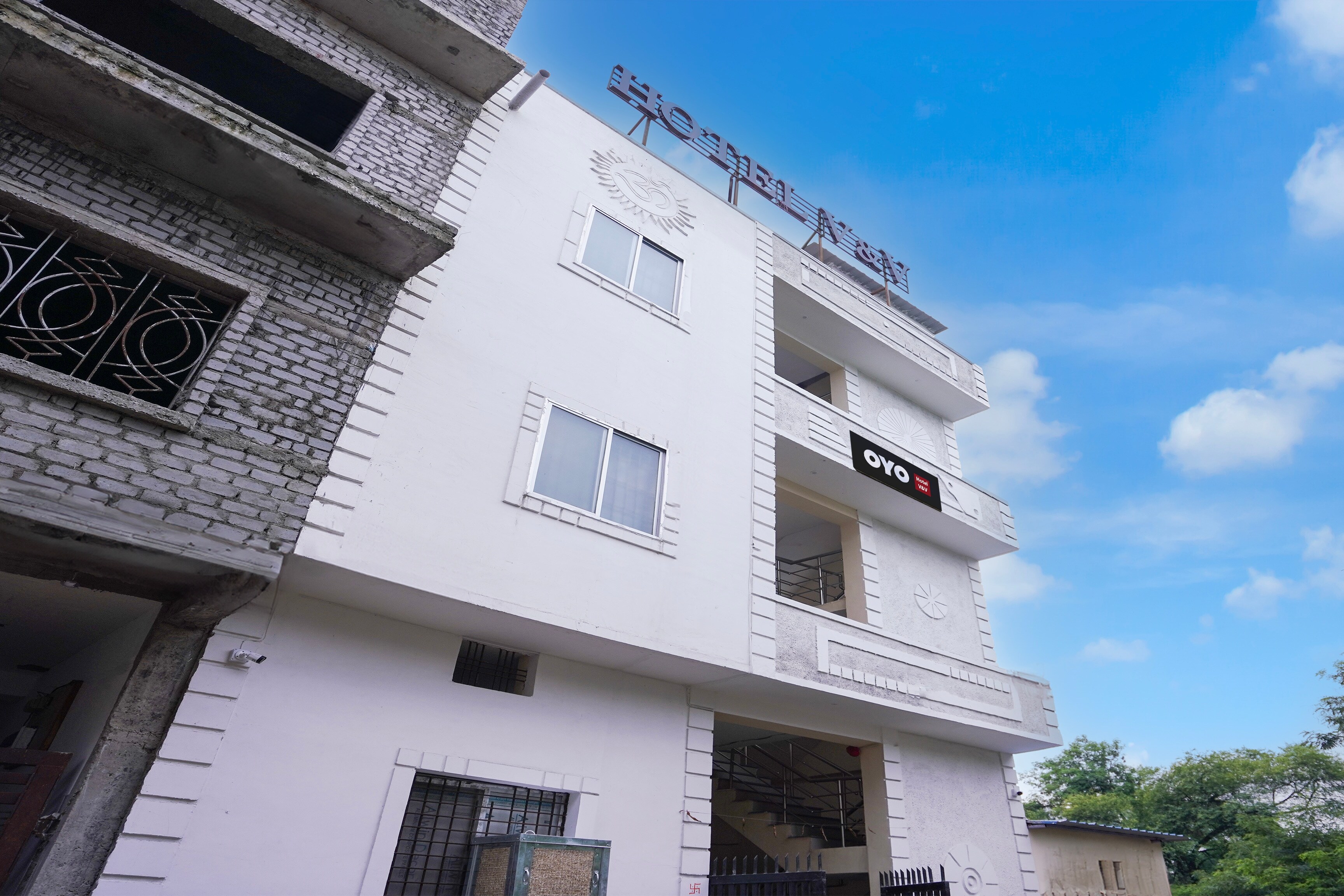 Hotel O V&V - Tap to explore photos