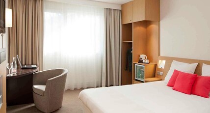 Novotel Pau Pyr Room Type - Classic Room for people with reduced mobility with 1 double bed