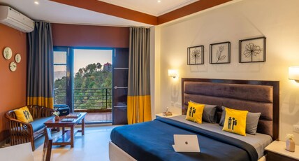 The Hosteller Kasauli Room Type - Deluxe Double Room with Balcony and Valley View