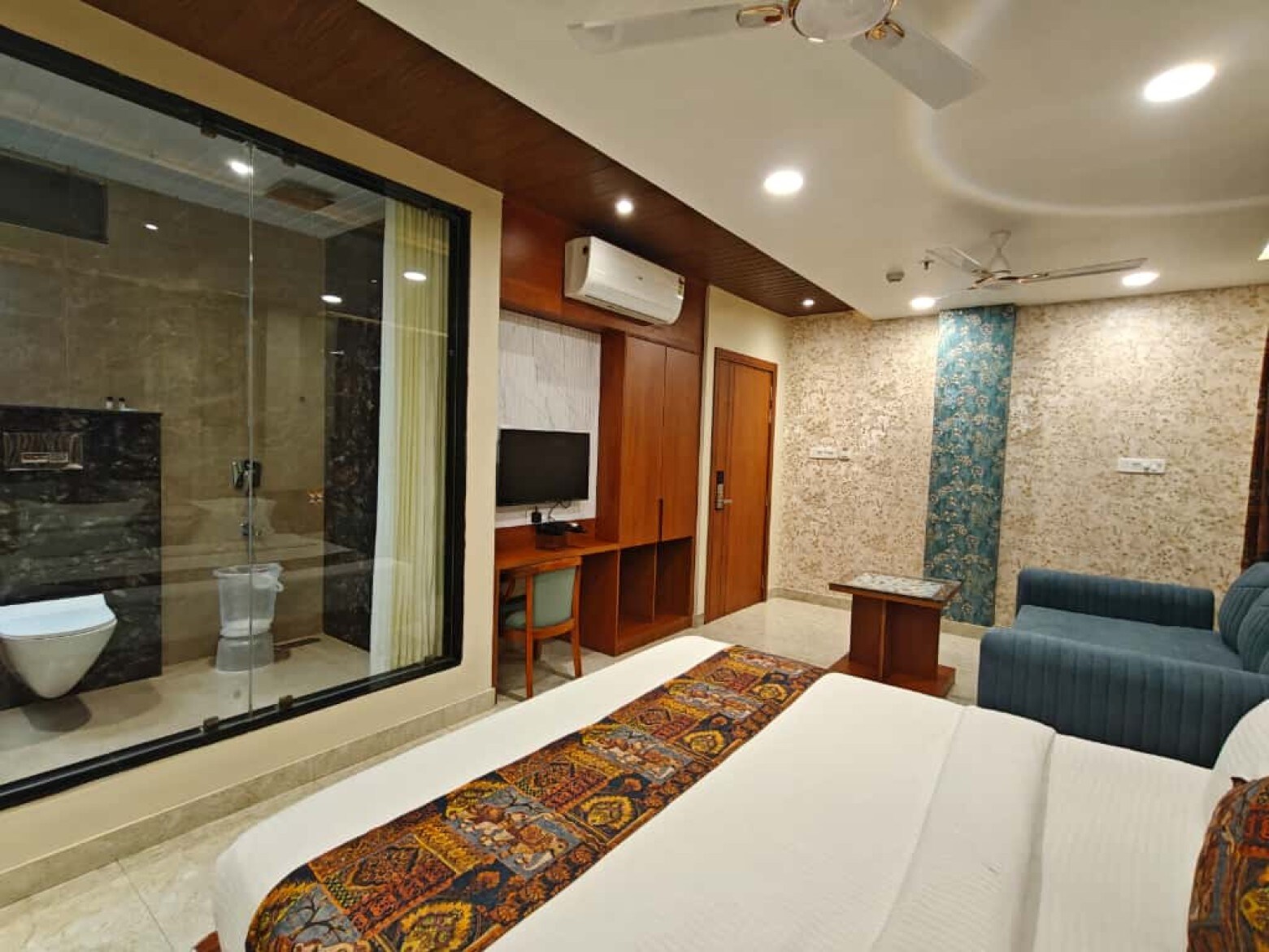 Hotel Vijay Villas - Tap to explore photos