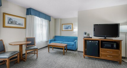 SureStay Plus Hotel by Best Western Elizabethtown Hershey Room Type - 2 Queen Beds, Non-Smoking, Larger Room, Sofabed, Microwave And Refrigerator, Table And Chairs, Full SureStay Plus Hotel by Best Western Elizabethtown Hershey Room Type - 2 Queen Beds, Non-Smoking, Larger Room, Sofabed, Microwave And Refrigerator, Table And Chairs, Full