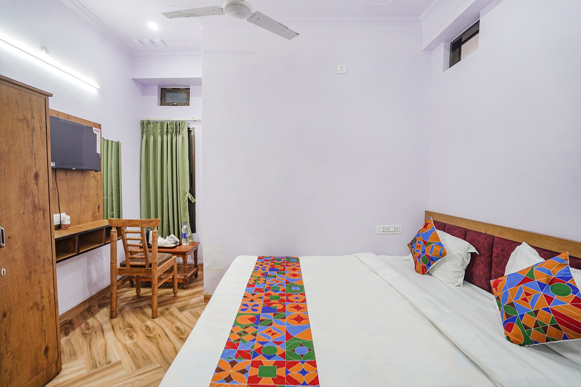 FabHotel Raghav Raj Inn - Nr. Bharat Kala Bhavan - Tap to explore photos