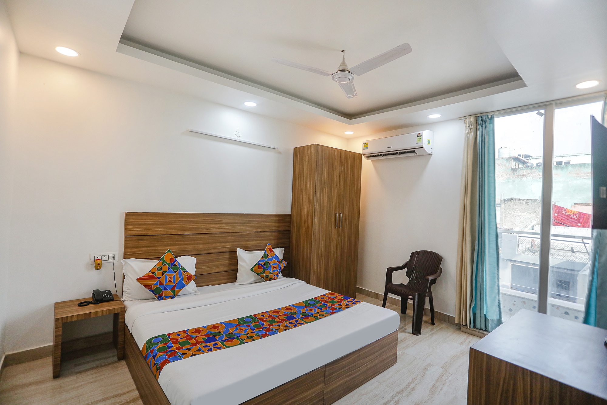 FabHotel Unique Stay - Max Super Speciality Hospital, Sector 128 - Tap to explore photos
