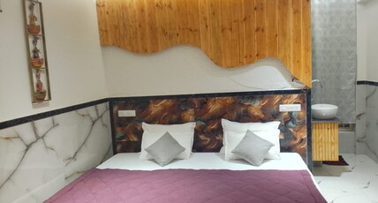 VIP GUEST HOUSE Room Type - DELUX DOUBLE BED AC