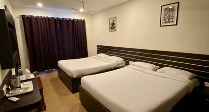 GOLDEN PARRK Room Type - FAMILY AC ROOM
