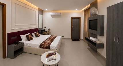 Golden Plaza Room Type - Deluxe Room 102 with Air Conditioning