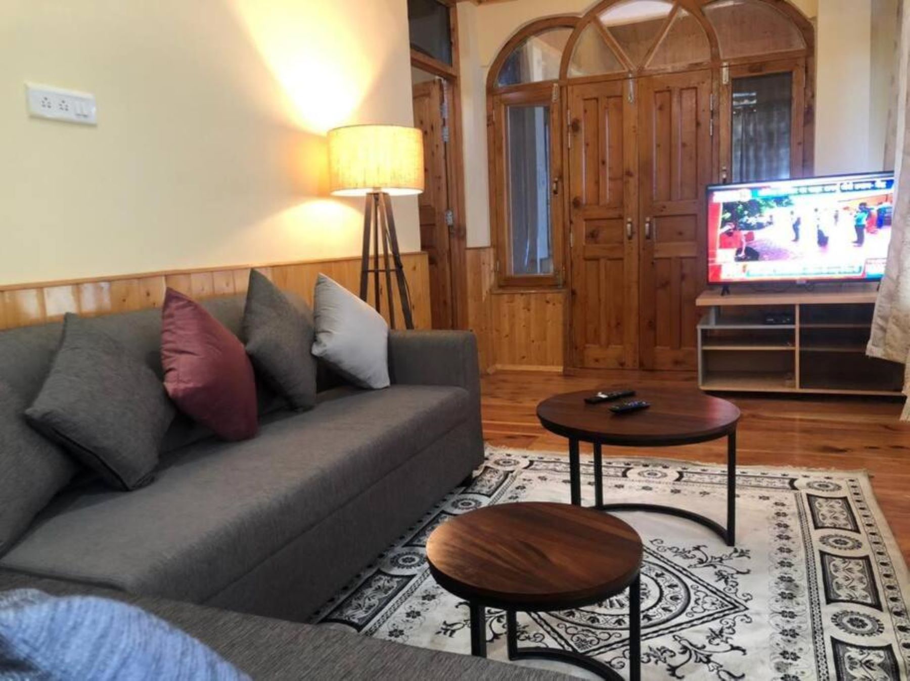 Applewoods Menage - Tap to explore photos