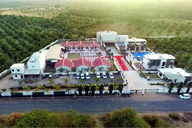 Gir Athiz Resort with swimming pool - Tap to explore photos