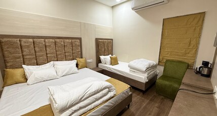 Vallabh Villas Guest House Room Type - Family room