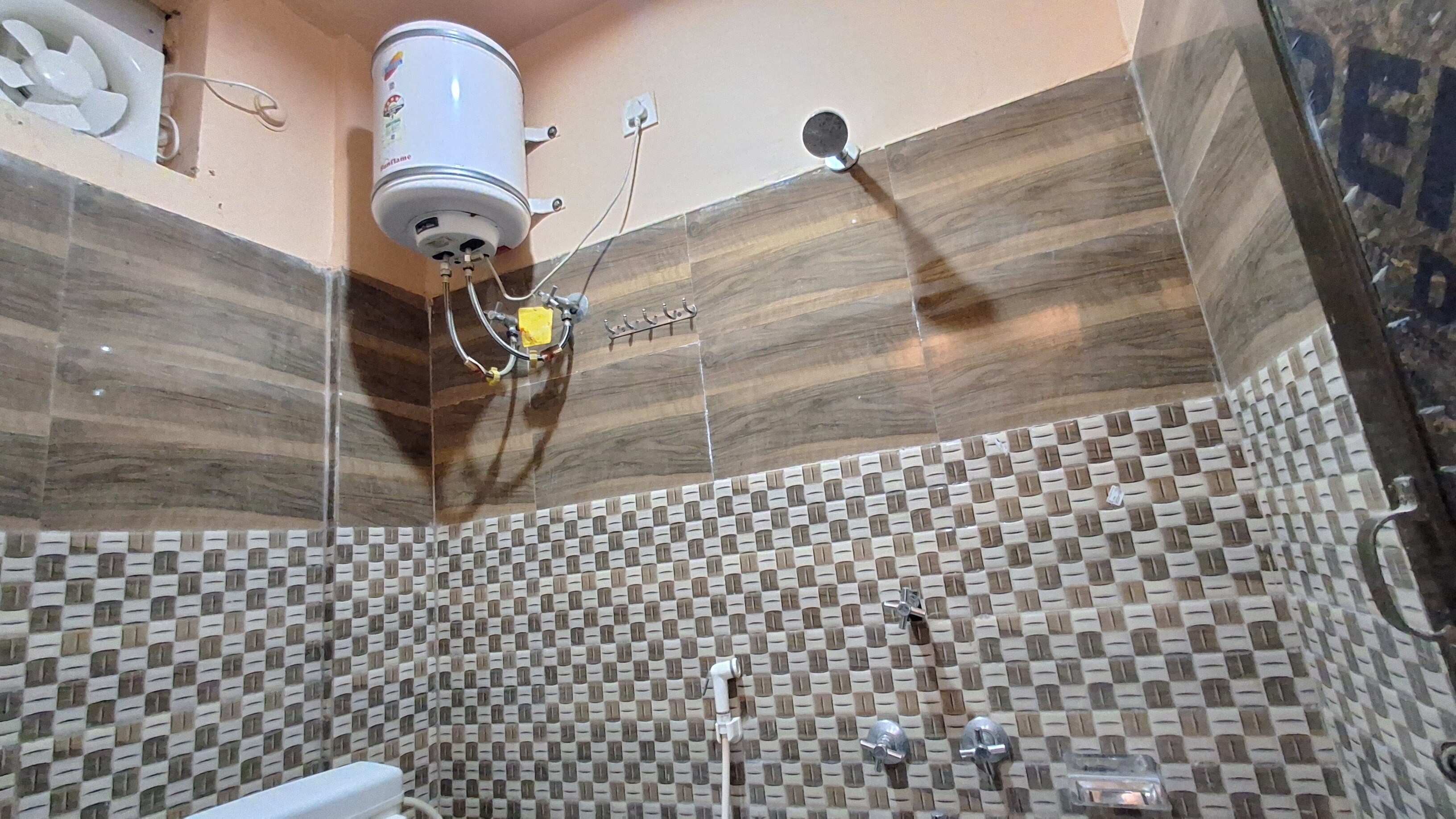 Shree Balaji Paying Guest House - Tap to explore photos
