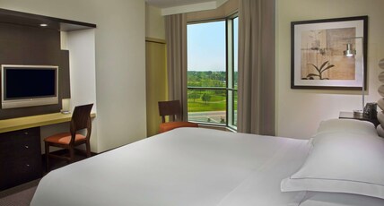 Hilton Toronto/Markham Suites Conference Centre & Spa Room Type - 1 KING 1 BDRM ATRIUM SUITE