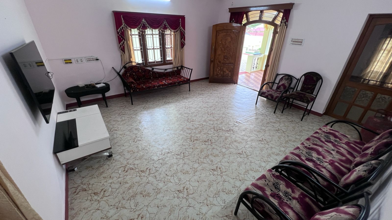 Cliff Castle Premium Stay - East Wing Yercaud - Tap to explore photos