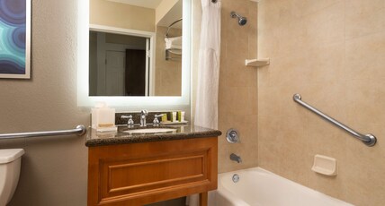 Hilton Clearwater Beach Resort & Spa Room Type - 2 DOUBLE ACC W BATHTUB