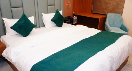 Hotel R Square Inn Room Type - Deluxe Room