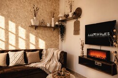 Luxe Earthy Cozy 1BHK | 43inch SmartTV | WiFi | AC
