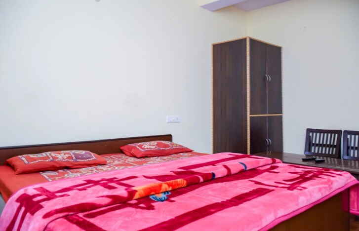 Sunrise Guest House (Deluxe Room) - Tap to explore photos