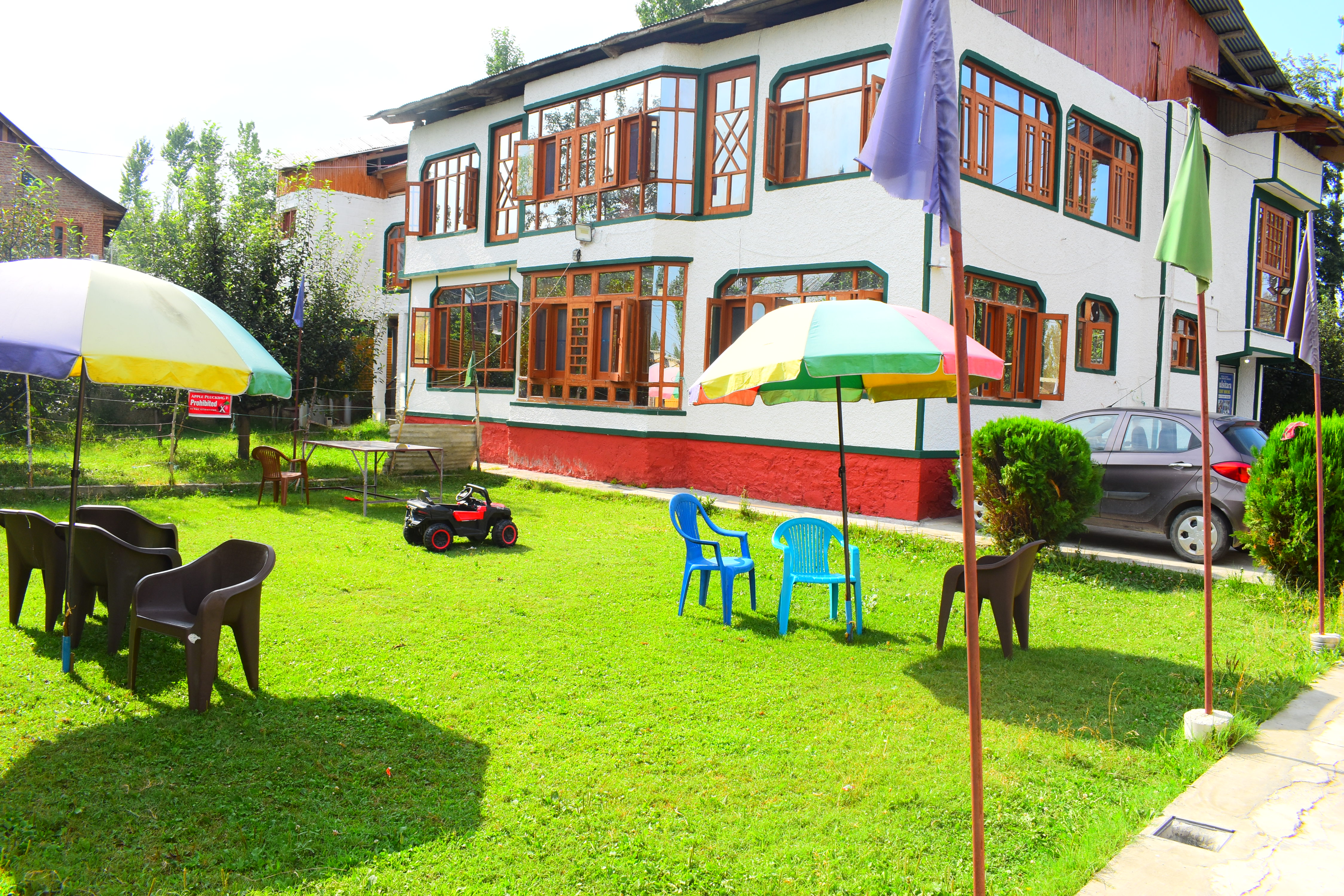 Gulmarg Gulsitara Resorts - Tap to explore photos