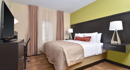 Staybridge Suites TOMBALL - SPRING AREA, an IHG hotel Room Type - 1 Queen Studio Suite Mobil Access Tub