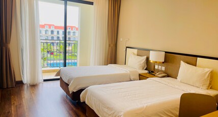 Vinholidays Fiesta Phu Quoc Room Type - Standard Twin Room Pool View Vinholidays Fiesta Phu Quoc Room Type - Standard Twin Room Pool View