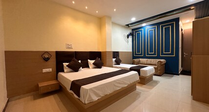SS GRANDS Room Type - Deluxe Double Bed Room(1 double bed, 1 single bed)