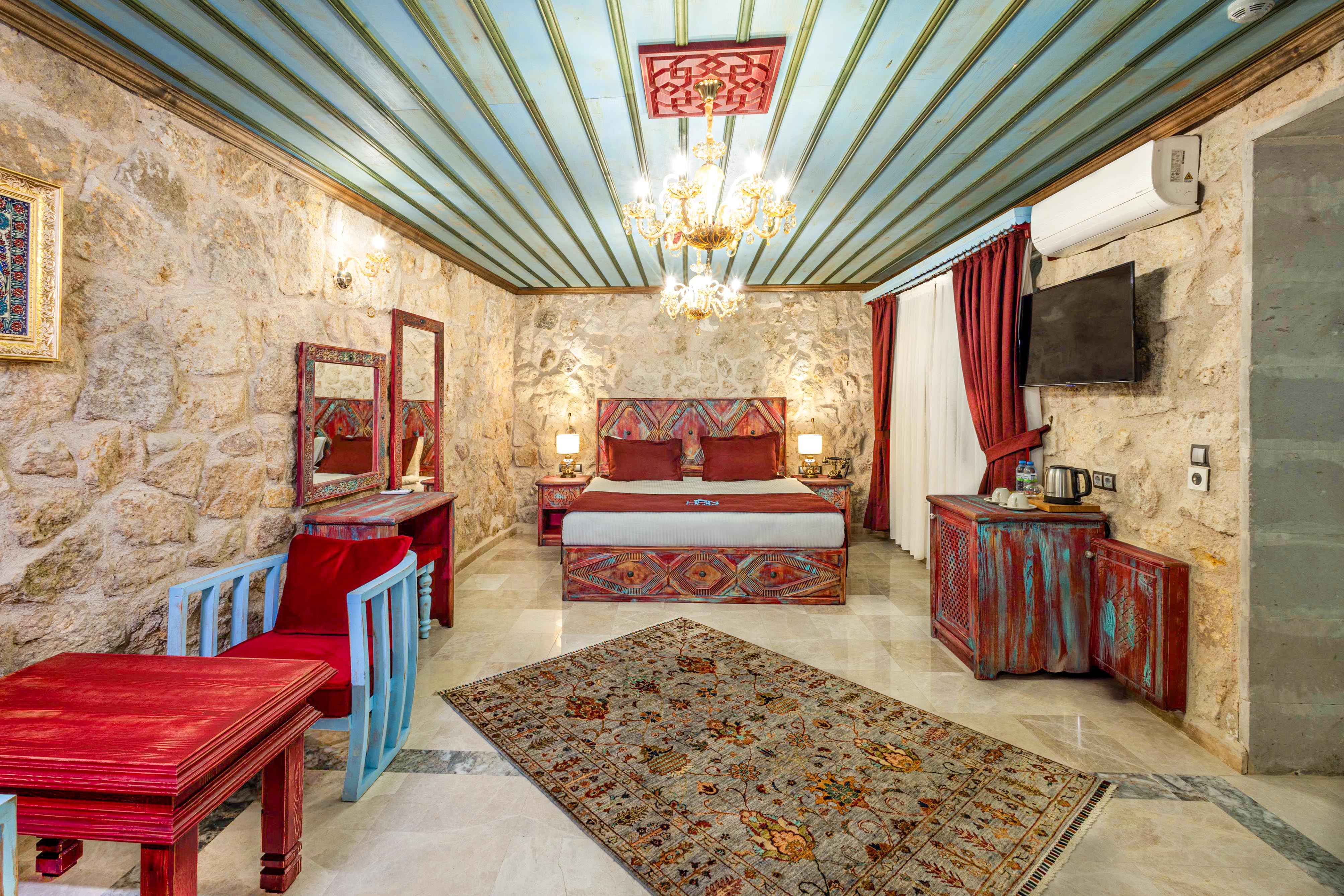 Han Cave Suites - Tap to explore photos