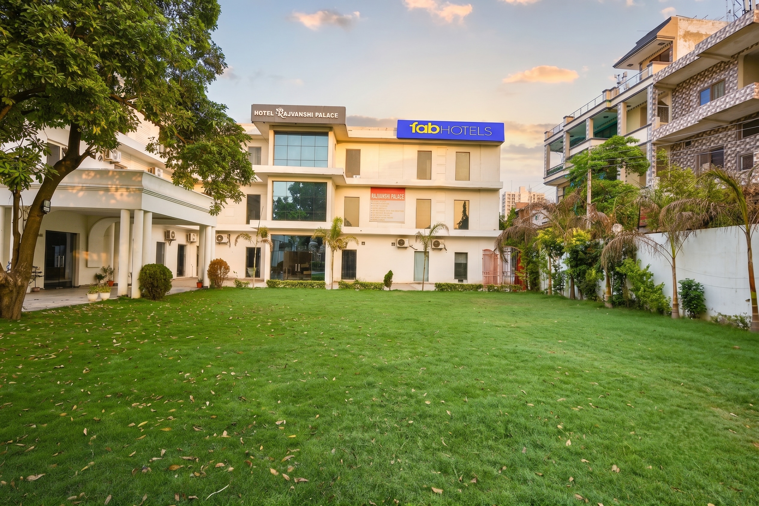 FabHotel Rajvanshi Palace - Tap to explore photos