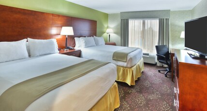 Holiday Inn Express & Suites Frankenmuth Room Type - 2 Qn Stndrd Comm Mobil Access Roll Shwr