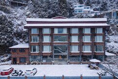 The Golden Feather at Mall Road (On-site Parking), Mussoorie