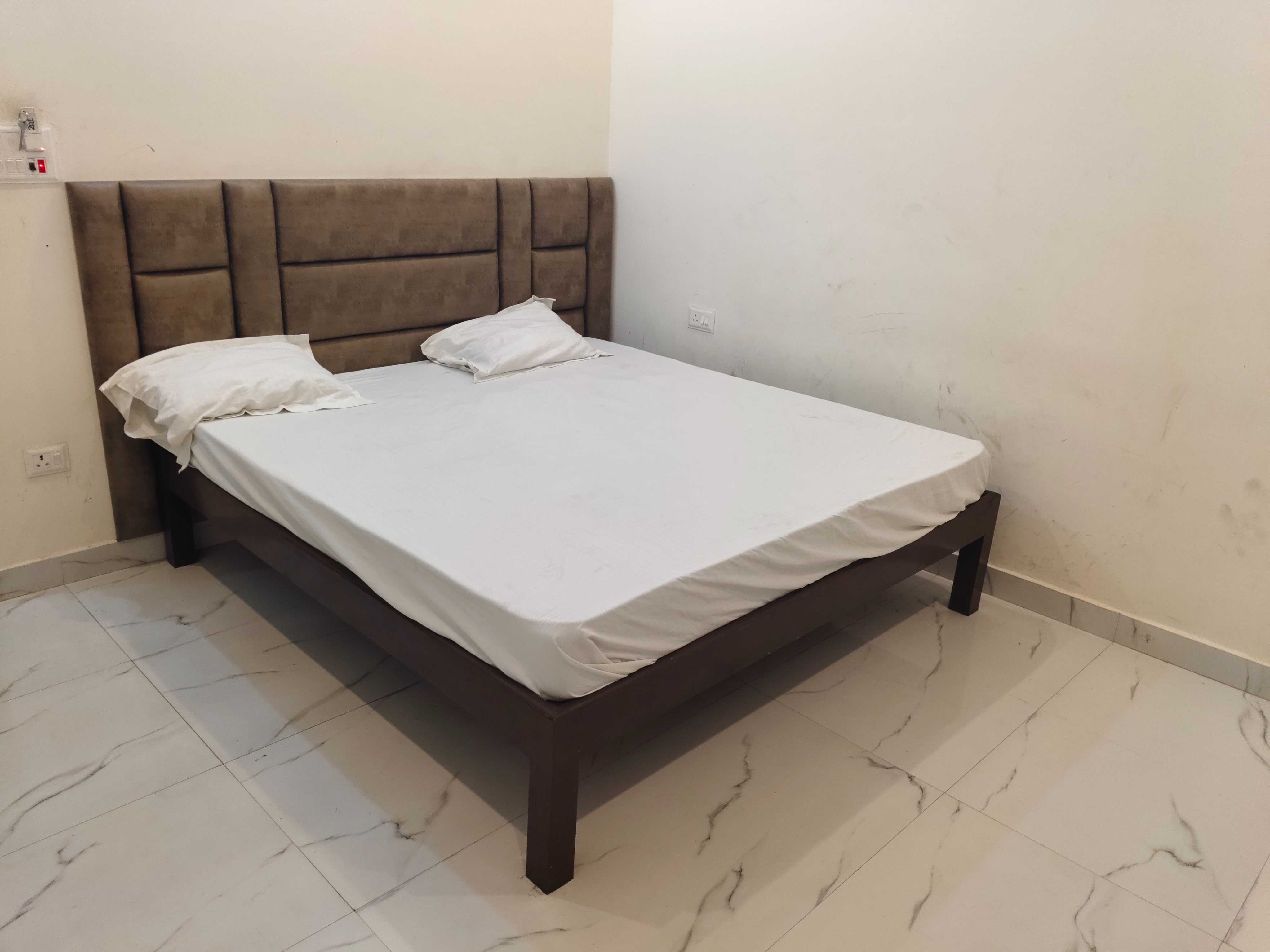 Hotel O Saksham Palace - Tap to explore photos