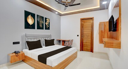 Townhouse Tuessday Suites Nearst Mr Bhatura Bala Sector 122 Room Type - Classic