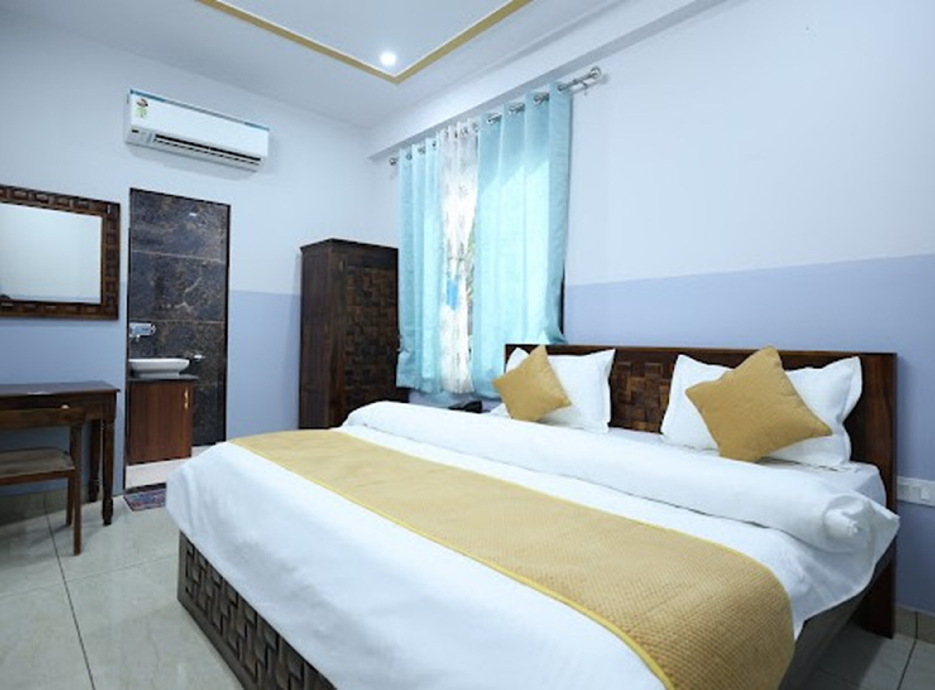 Hotel Vistara - Tap to explore photos