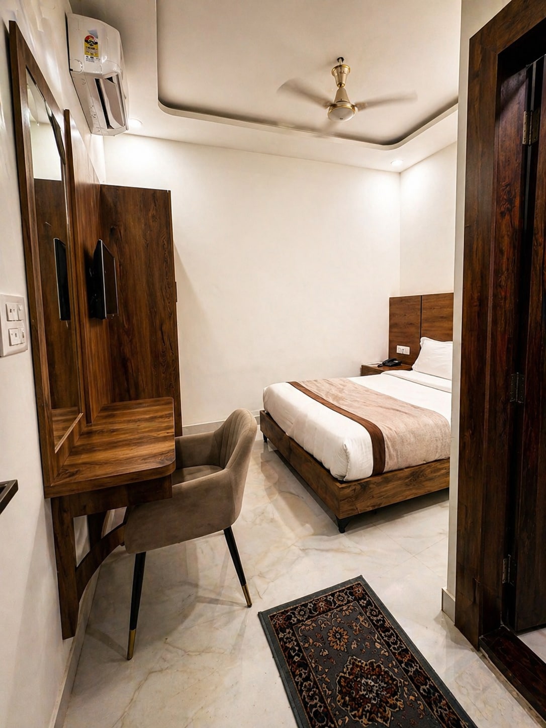Hotel Darbar-E-Khas - Tap to explore photos