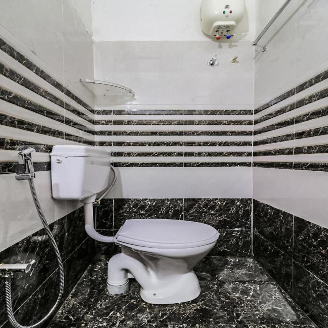 Hotel Sri shiva Shakti - Tap to explore photos