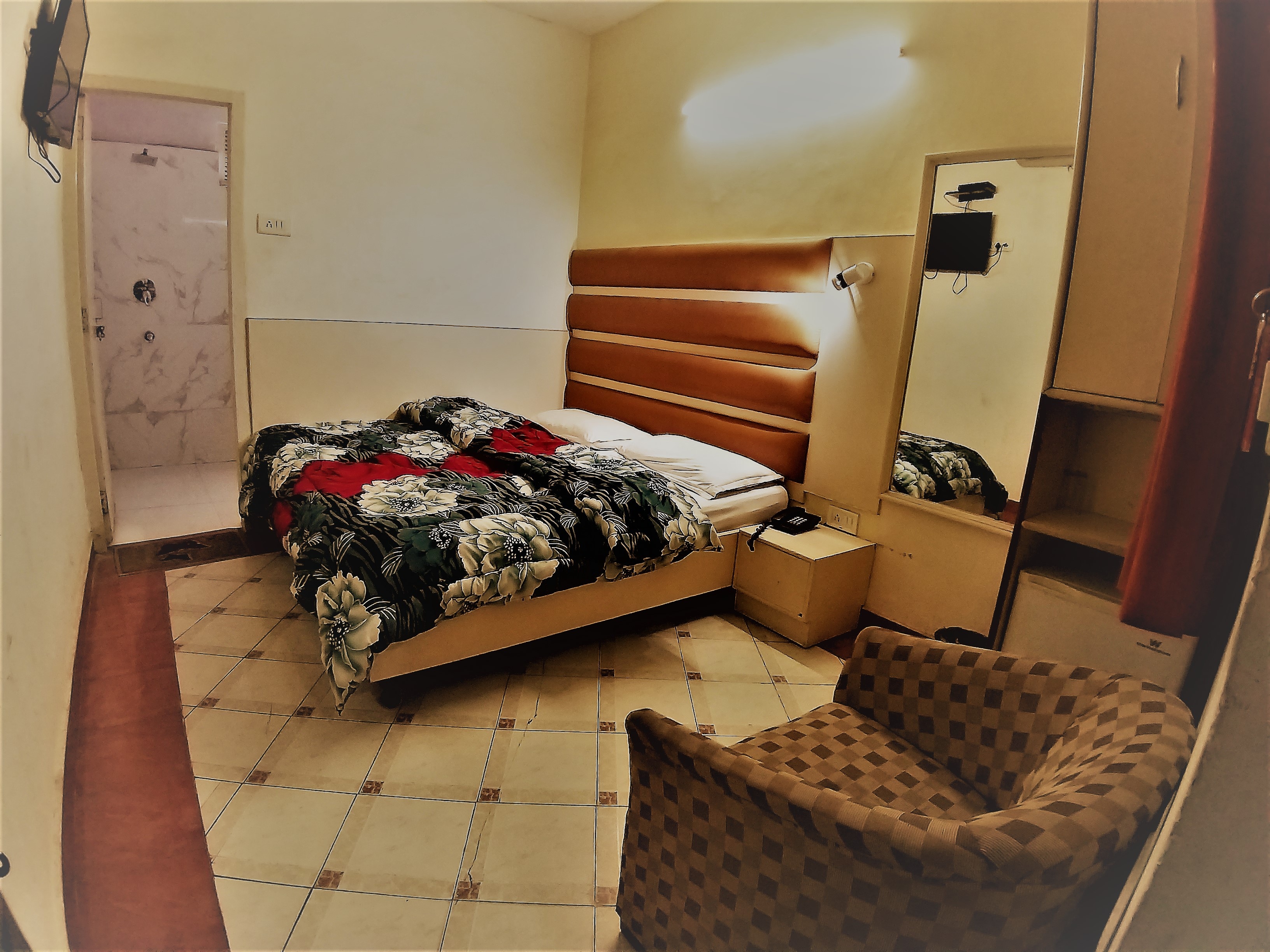 Hotel Kwality - Tap to explore photos