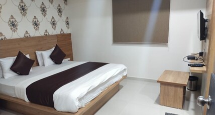 Hotel Midnight Room Type - Deluxe Room