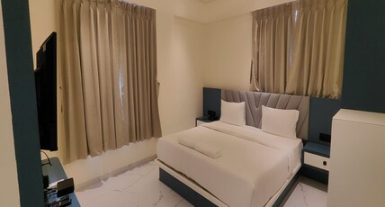 Palm Suites Baner Room Type - Deluxe room with balcony