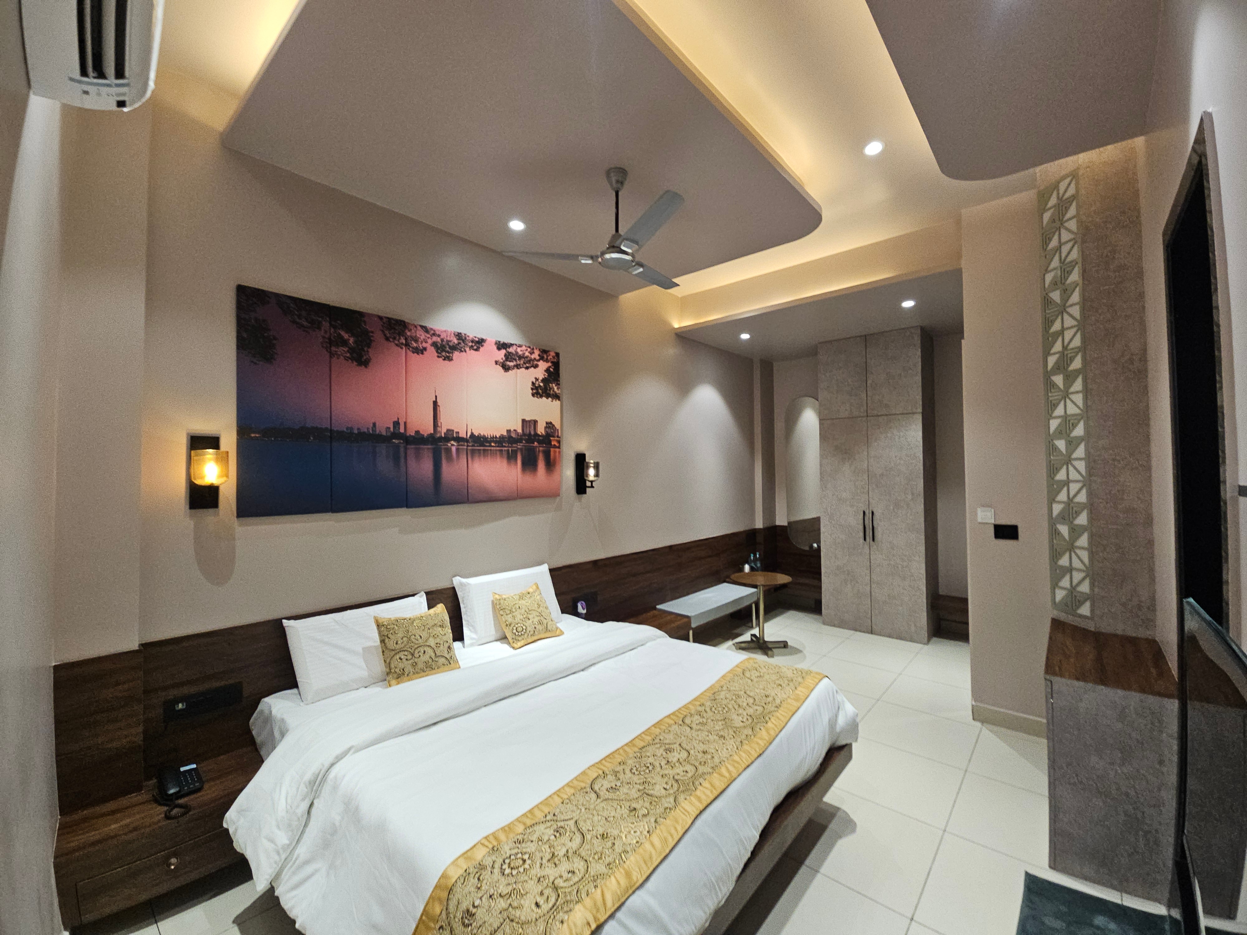 Omira Prime Hotels and Banquet - Tap to explore photos
