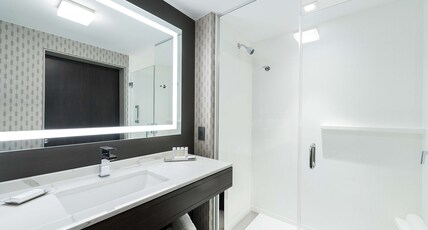 Hilton Garden Inn Hanover/Lebanon Room Type - 1 KING PREMIUM W SOFA BED