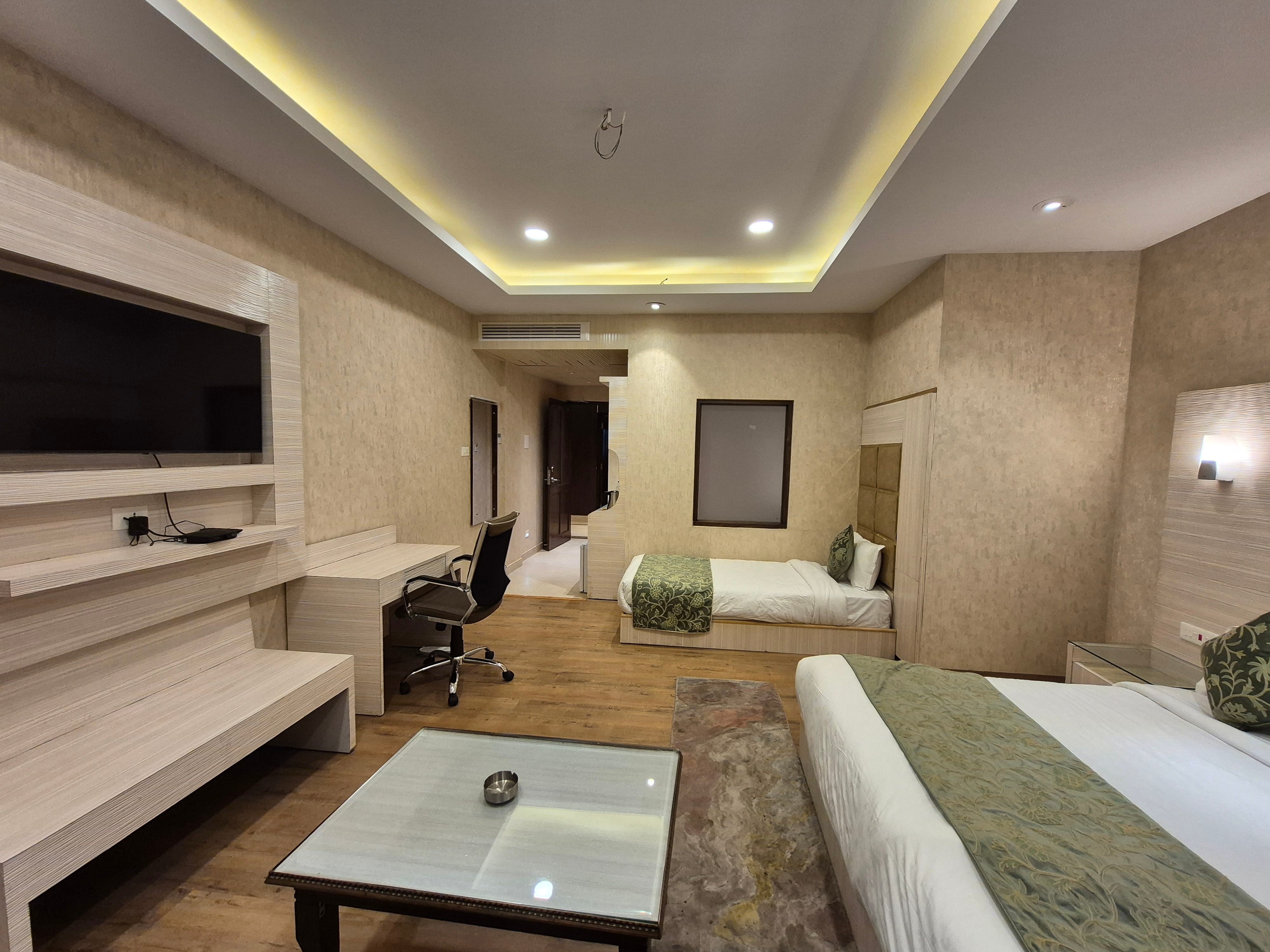 The Platinum Grand Mamta (Nearby Dal Lake) - Tap to explore photos