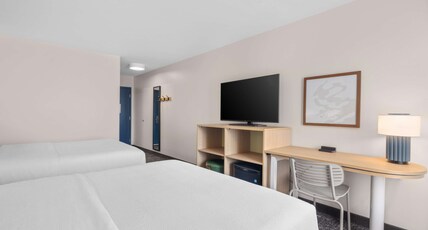 Spark by Hilton Fredericksburg Southpoint Room Type - 2 QUEEN BEDS