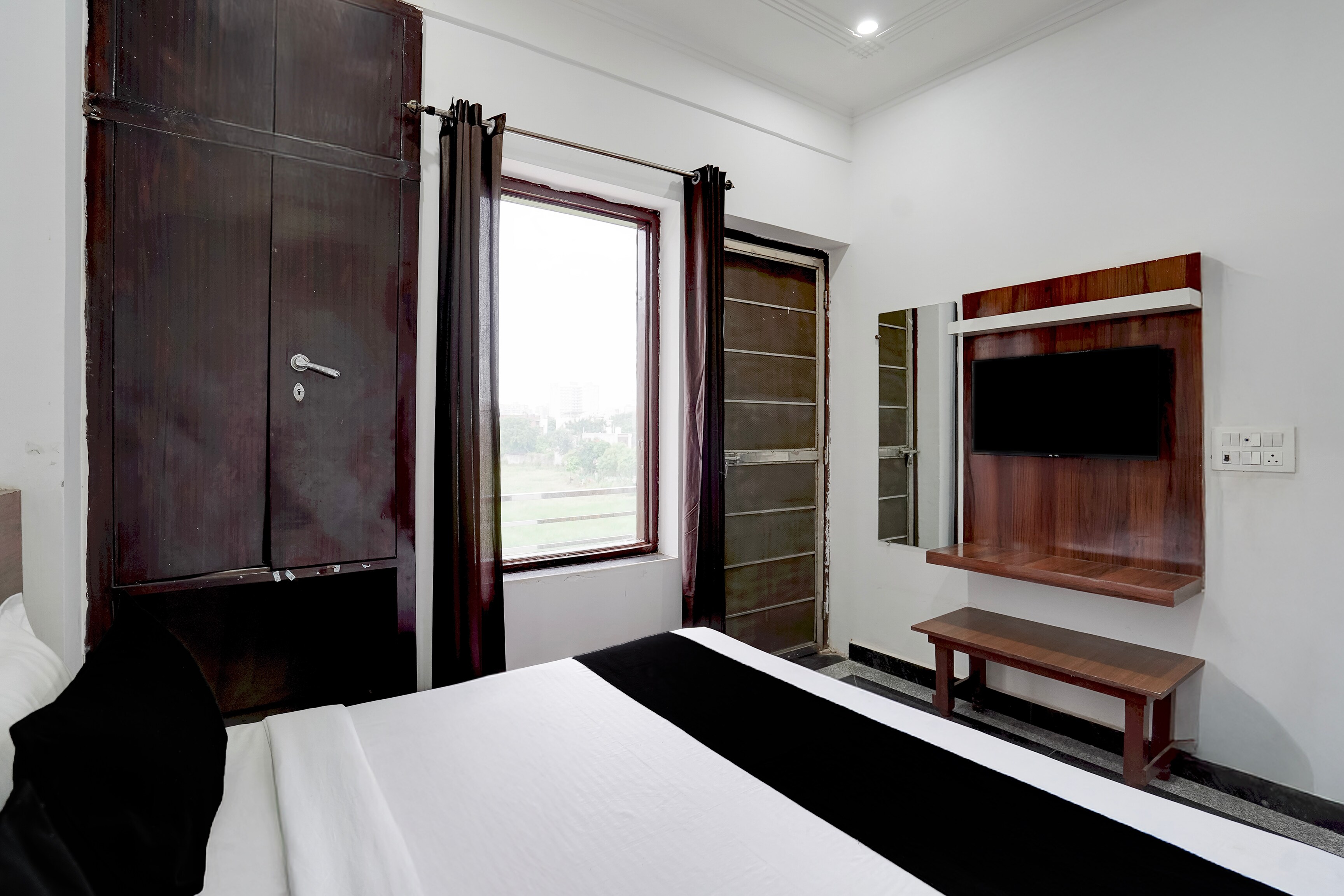 Hotel O India Expo Mart Noida Formerly Xponest - Tap to explore photos