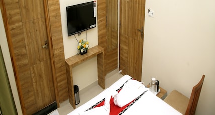 Apollo Court (US Consulate,Apollo Hospital & Sankara Netralaya) Room Type - Deluxe Ac Room Apollo Court (US Consulate,Apollo Hospital & Sankara Netralaya) Room Type - Deluxe Ac Room