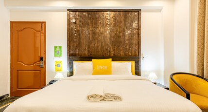 Lime Tree Stays & Banquet @Huda Room Type - Superior King | Attached Balcony