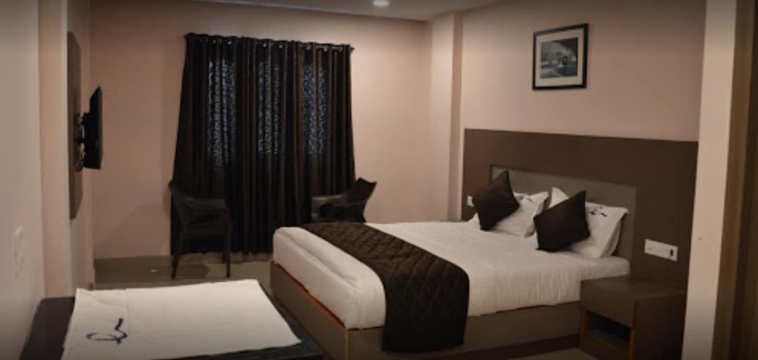 Hotel De L'amour - Tap to explore photos